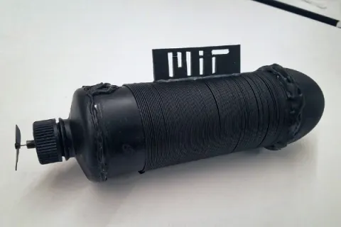 Các kỹ sư MIT sản xuất pin sợi linh hoạt dài nhất thế giới (140m)