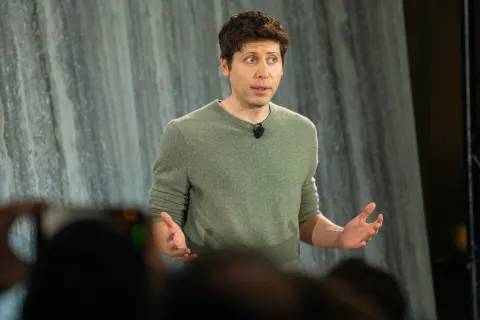 CEO của OpenAI, Sam Altman cảnh báo rằng các nhà phát triển trí tuệ nhân tạo khác đang làm việc trên các công cụ giống ChatGPT sẽ không đặt giới hạn an toàn – và thời gian đang đếm ngược.