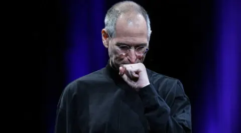 Bí mật cuộc đời Steve Jobs qua cuốn tiểu sử