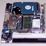 Bên trong laptop siêu nhẹ Toshiba Protégé R500