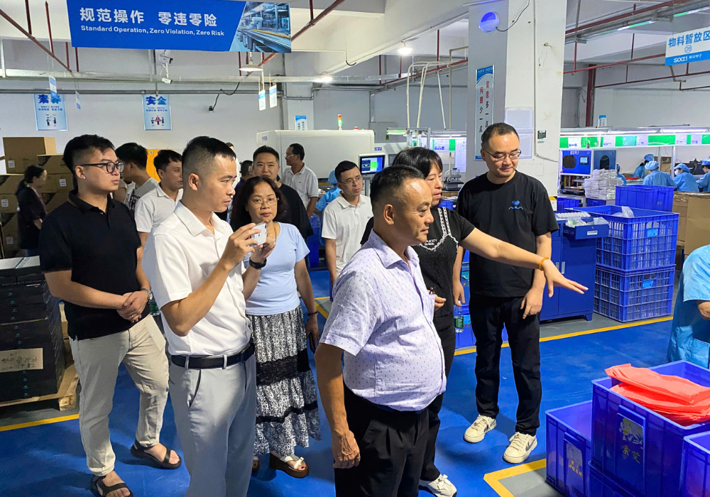 Đoàn đại lý tham quan dây chuyền sản xuất hiện đại tại nhà máy AULA