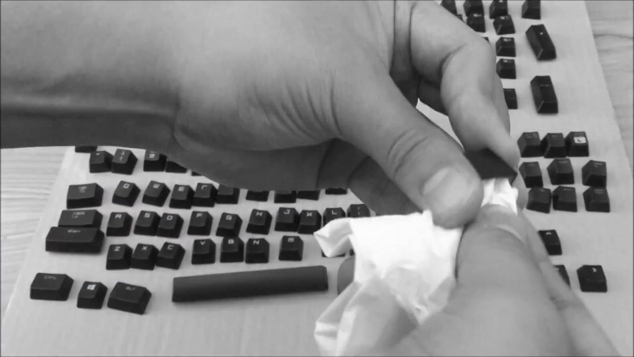 Cần chuẩn bị đầy đủ các dụng cụ trước khi vệ sinh bàn phím