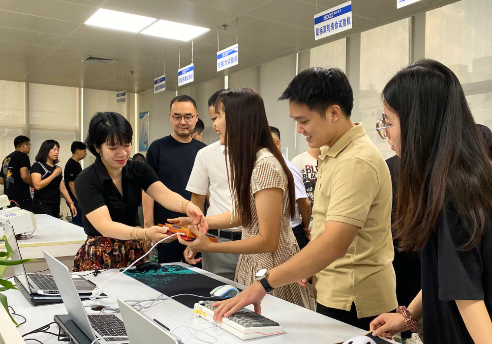 Các đại lý tìm hiểu quy trình kiểm tra chất lượng trước khi sản phẩm xuất xưởng